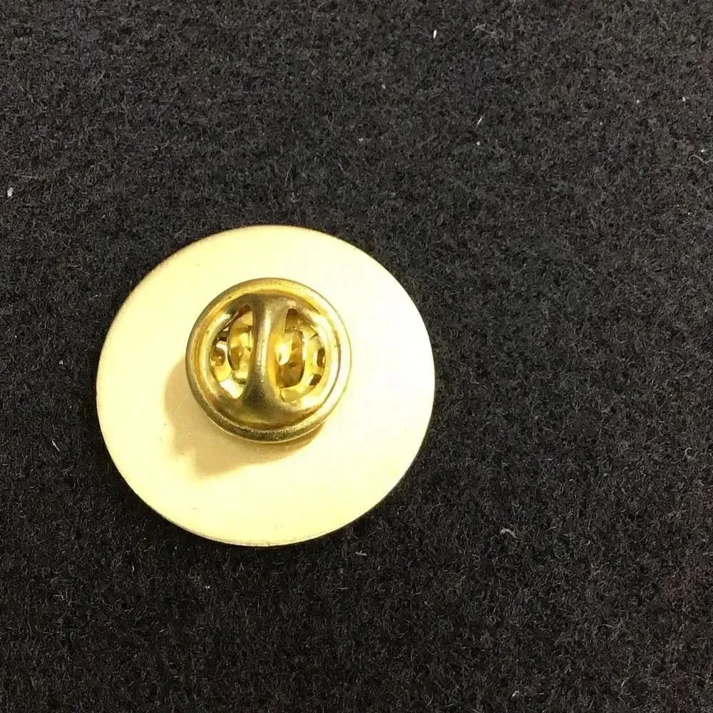 Pin 2007 napus postmaster New York lapel pin